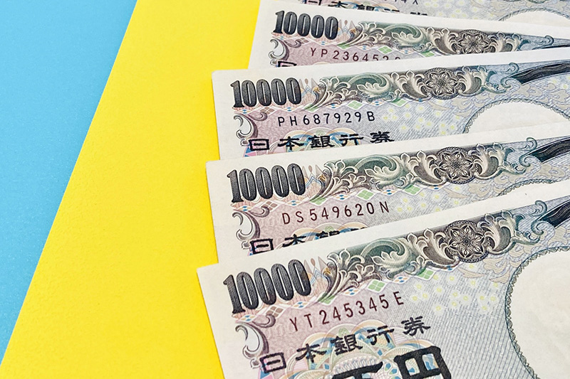 並べられた一万円札